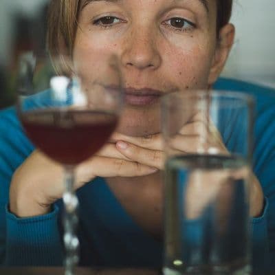 Hepatitis alcohólica: síntomas y evolución del daño hepático