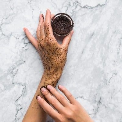El poder del exfoliante de café: tu guía para una piel renovada