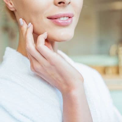 ¿Piel de gallina en los brazos? Qué es la queratosis pilaris y cómo tratarla