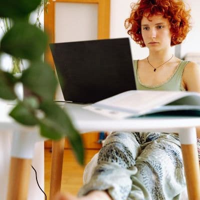 Cómo gestionar los pensamientos intrusivos y recuperar la calma mental