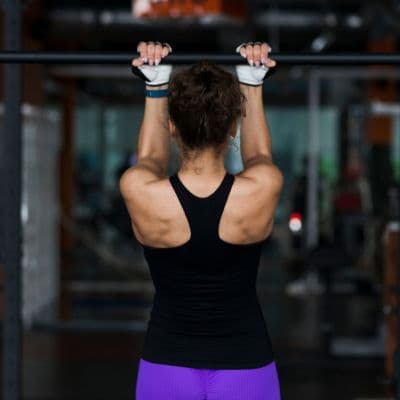 Chin ups en CrossFit: técnica y variantes principales