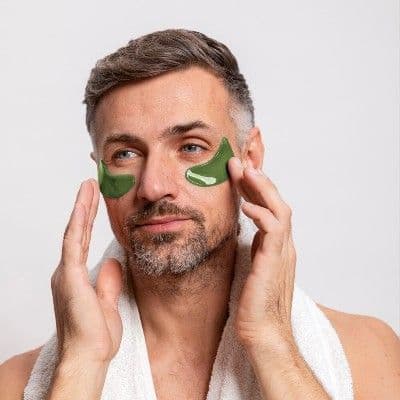 Limpieza facial para hombres: la rutina de 4 pasos que de verdad transformará tu piel.