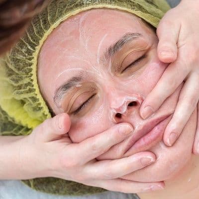 Cada vez que sales del centro de estética notas un escozor raro en los párpados que dura varias horas