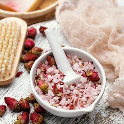 Piel de porcelana: Guía para usar el Agua de Rosas en spray y reducir poros