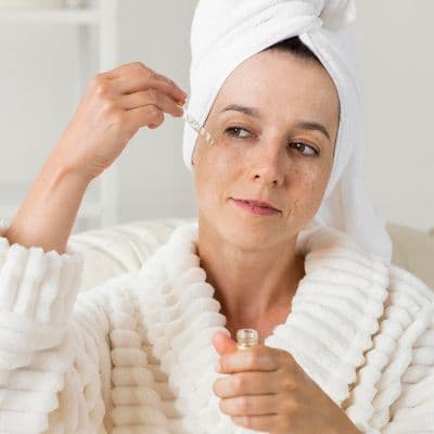 La guía experta: cómo y cuándo aplicar Retinaldehído en tu rutina nocturna