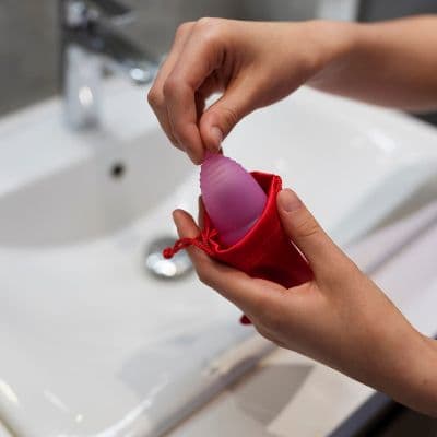 El error que casi todas cometen con su copa menstrual y pone en riesgo su salud