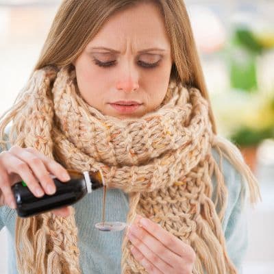 Mitos y verdades sobre las soluciones de la abuela para ese dolor punzante en el oído