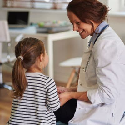 Tics en niños y adolescentes: Guía para padres sobre el manejo y la evolución natural