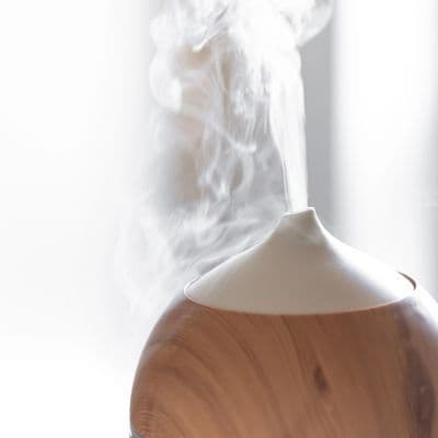 Aromaterapia para dormir mejor: aceites esenciales que sí funcionan