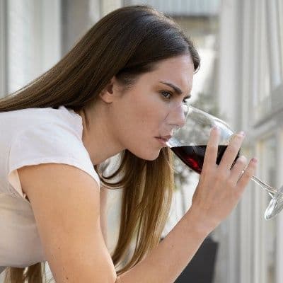 Corticoides y alcohol: qué pasa si los combinas juntos
