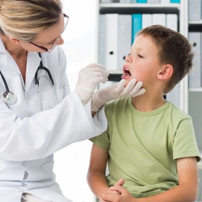 Tosferina: Síntomas en niños y adultos y tratamiento obligatorio