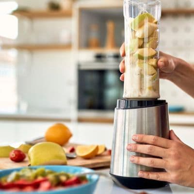 5 bebidas y alimentos que te deshidratan más en verano (y no lo sabes)