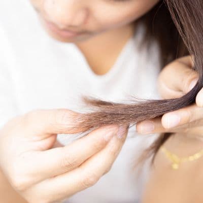 Efluvio telógeno: la razón por la que se te cae el pelo tras el estrés
