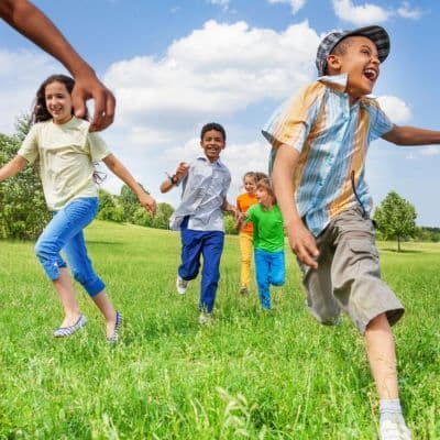 Niños y pantallas: cómo evitar que el sedentarismo afecte a su desarrollo