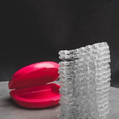 Lo muerdes durante dos horas tres veces por semana y solo lo enjuagas con agua: el dentista ya te ha avisado