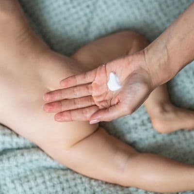 Cuándo pasar a la talla 5 de pañal: las 3 señales de que a tu bebé se le queda pequeño