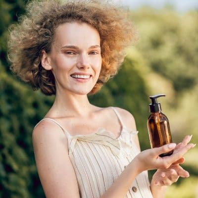Aceite de romero y canas: qué dice la evidencia y para qué perfil podría ser útil
