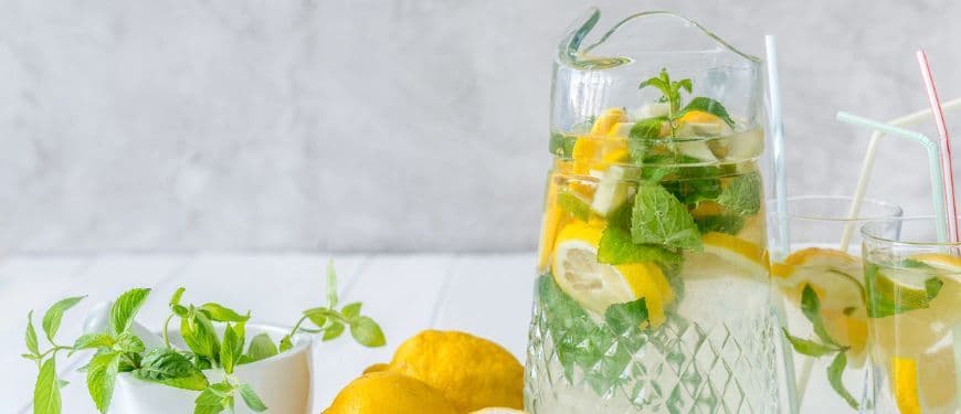 ¿Conoces los beneficios del agua de jamaica? Usos tradicionales y respaldo científico