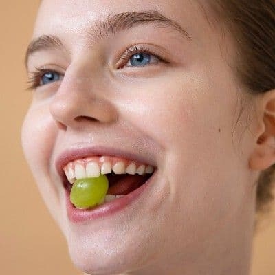Disbiosis oral: el desequilibrio en tu boca que causa mal aliento y caries