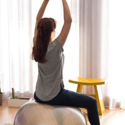 Fortalece tus rodillas con estos ejercicios para mayores