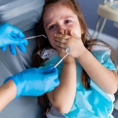 Manchas blancas en los dientes desde la infancia: cómo se trata la fluorosis dental
