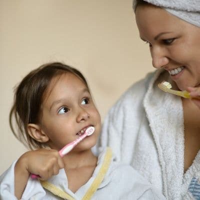 El cepillo de dientes también caduca: cada cuánto hay que cambiarlo