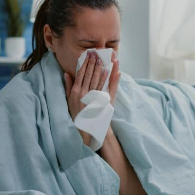 Moco Verde vs. Amarillo: ¿Cuál necesita antibiótico realmente?