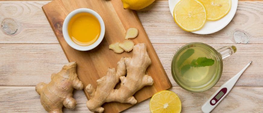 Cómo bajar la hinchazón abdominal rápido: Trucos y alimentos clave