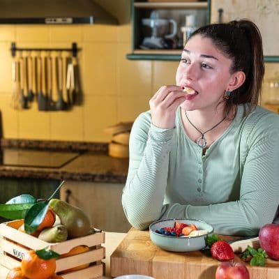 Para qué sirven las enzimas digestivas y cuándo debes tomarlas