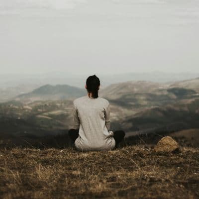 El papel de los otolitos en tu oído interno y por qué su desprendimiento te hace perder el suelo