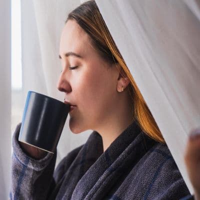 Goteo Postnasal: La sensación de tener flemas pegadas en la garganta