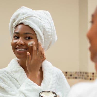 Piel de mariposa: el error de usar apósitos normales ante la fragilidad extrema