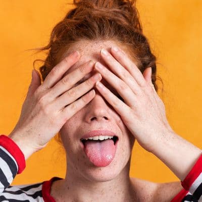 Lengua geográfica: qué son esas "manchas" que parecen un mapa en tu lengua