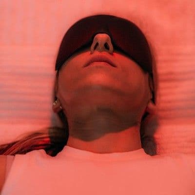 Terapia de luz roja: ¿funciona para la piel, el dolor y la energía?