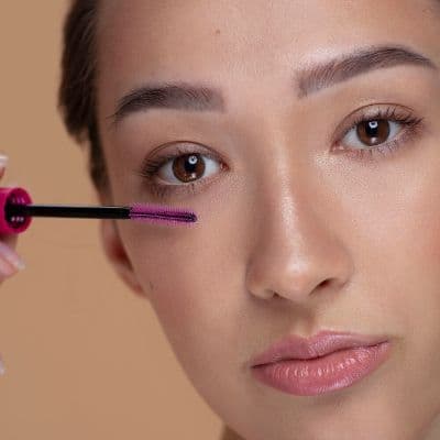 Recuperar la mirada: Qué sérums son seguros para regenerar pestañas tras el tratamiento