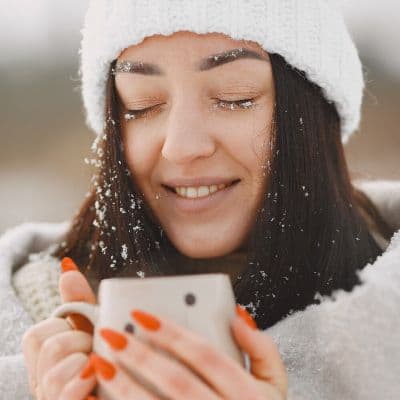 No solo en verano: Cómo proteger tu piel de los daños solares en las estaciones de esquí y en la montaña