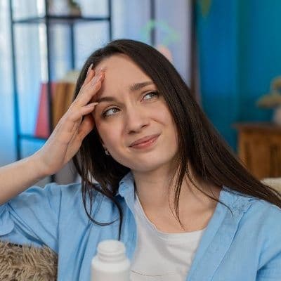 Vitamina B12 y canas en las cejas: causas y tratamiento nutricional