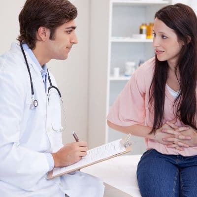 La llaman la enfermedad del beso, pero no es la única forma de contagiarse