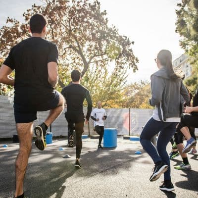 El pinchazo profundo en la nalga que te impide dar una zancada más