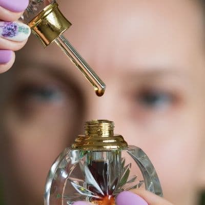 Por qué el almizcle es el fijador que hace que tu perfume dure todo el día