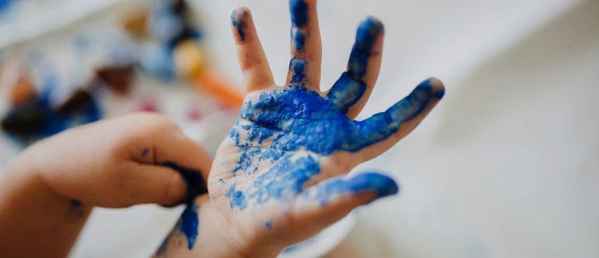 Esas pequeñas "verrugas" blancas que han invadido la piel de tu pequeño tras un día de piscina