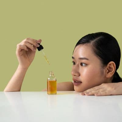 Aceite de Neem para la piel: propiedades antisépticas, acné y cómo usarlo