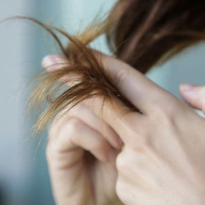 Cómo usar aceite de coco para un cabello brillante