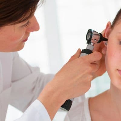 Otitis del nadador: remedios naturales para aliviar el dolor de oído
