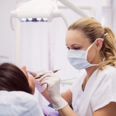 De una caries al corazón: cómo las bacterias de tu boca pueden destruir tus válvulas