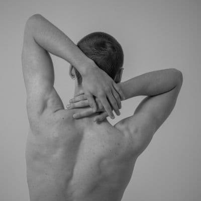 Ese latigazo repentino que sientes de noche: el calambre secreto que nadie explica