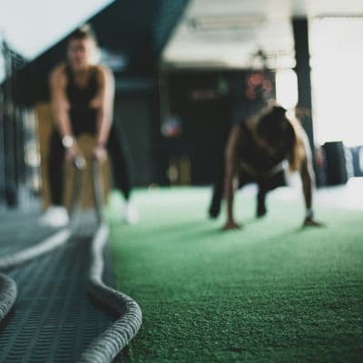 Anteversión pélvica: cómo corregir la postura para reducir el abdomen