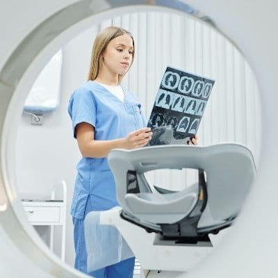 Ya saliste de la prueba pero el líquido que te inyectaron sigue circulando por tu cuerpo varias horas más
