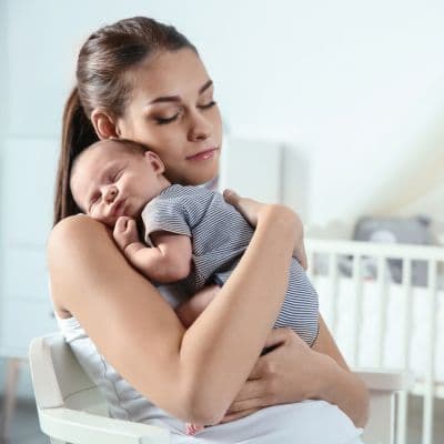 Reflujo en recién nacidos: la guía para diferenciarlo de un vómito normal