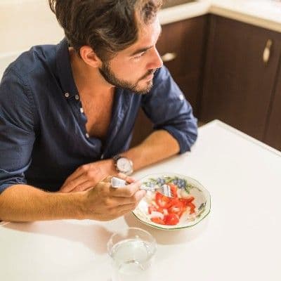 La falta de hambre también es una señal de alarma. Claves para entender por qué no tienes ganas de comer.